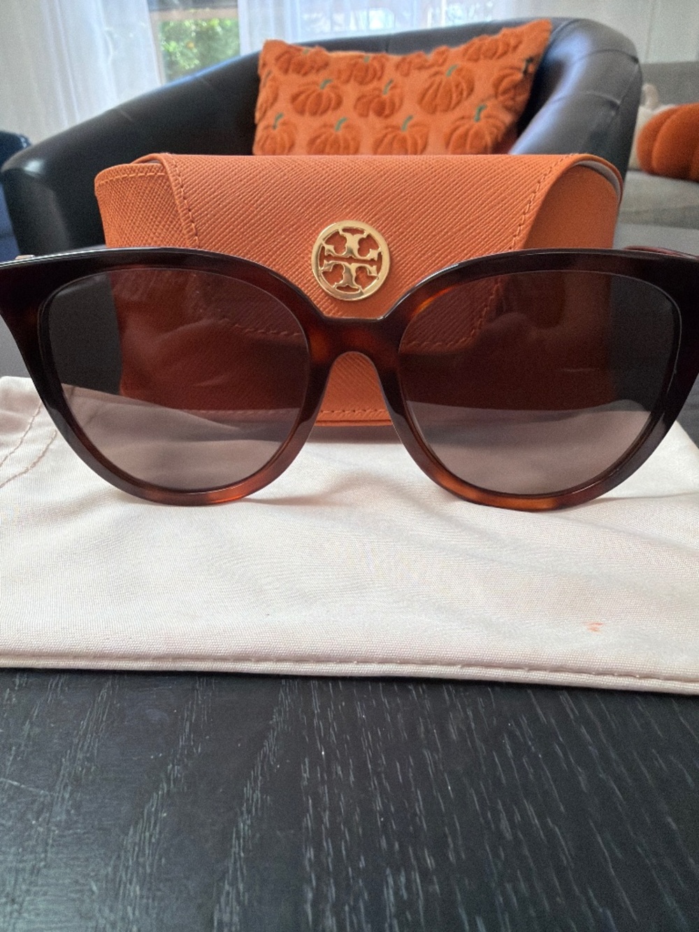 Tory Burch Oversized Cat Eye Sunglasses Brown Tortoise Gold Logo NEW